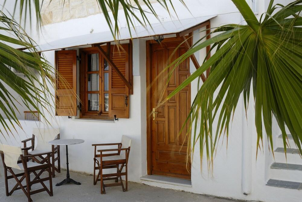 La Celestina Apartments Náousa Exterior photo